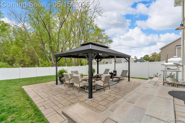 515 S Winding Drive, Waterford, MI 48328