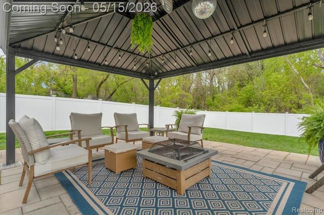 515 S Winding Drive, Waterford, MI 48328