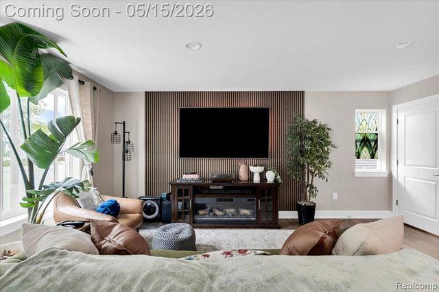 515 S Winding Drive, Waterford, MI 48328