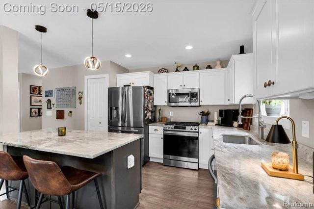 515 S Winding Drive, Waterford, MI 48328