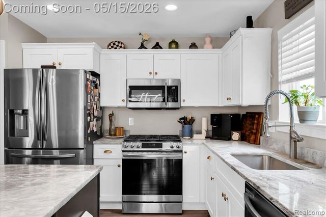 515 S Winding Drive, Waterford, MI 48328
