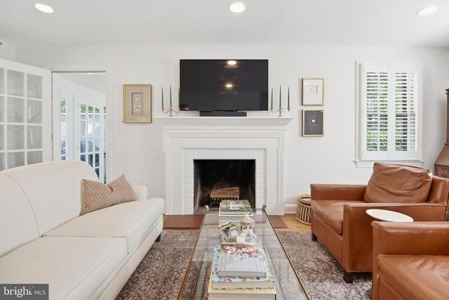 6032 GROVE DR, Alexandria, VA 22307