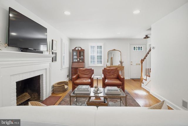 6032 GROVE DR, Alexandria, VA 22307