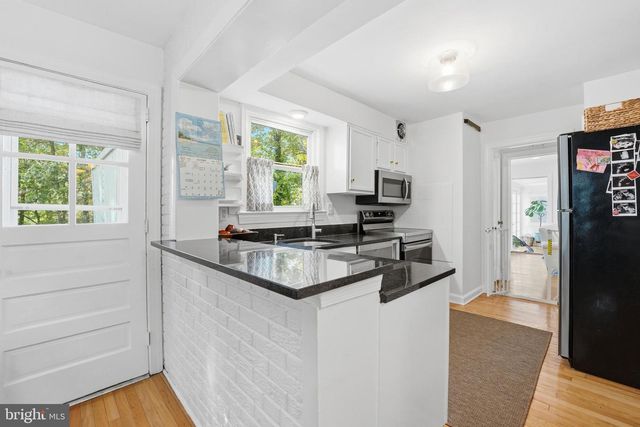 6032 GROVE DR, Alexandria, VA 22307