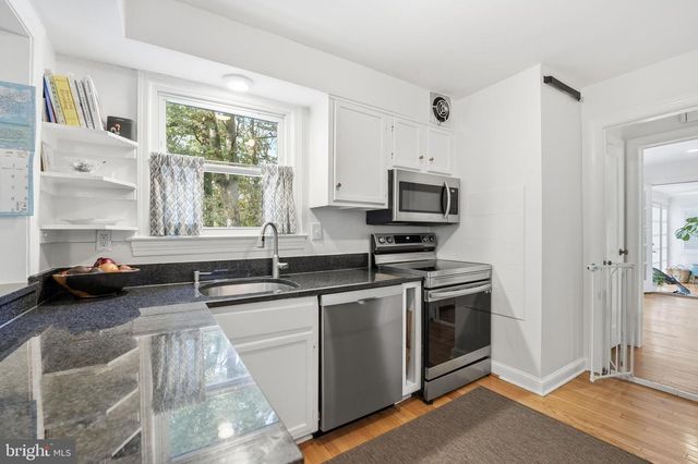 6032 GROVE DR, Alexandria, VA 22307