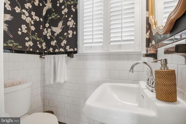 6032 GROVE DR, Alexandria, VA 22307