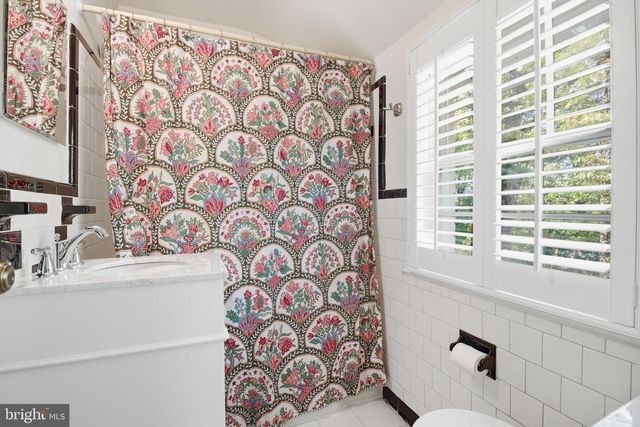 6032 GROVE DR, Alexandria, VA 22307