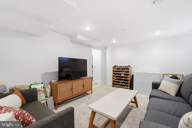 6032 GROVE DR, Alexandria, VA 22307