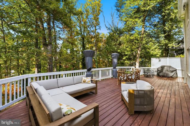 6032 GROVE DR, Alexandria, VA 22307