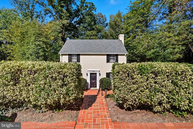 6032 GROVE DR, Alexandria, VA 22307