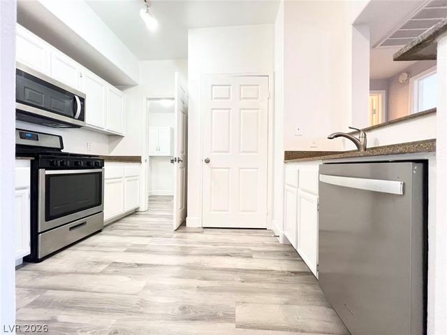 9975 Peace Way 2015, Las Vegas, NV 89147