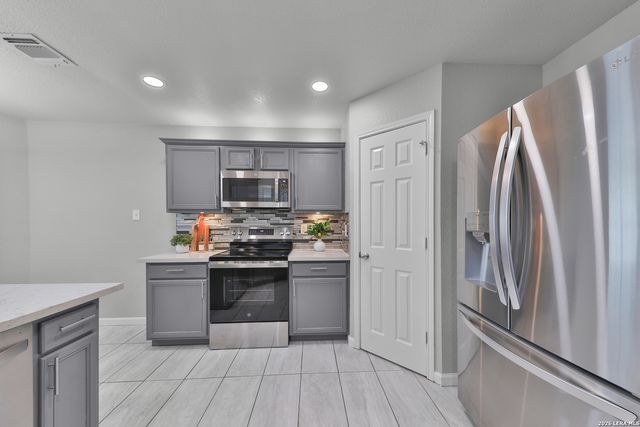 10018 Amberg Path, Helotes, TX 78023