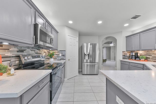 10018 Amberg Path, Helotes, TX 78023