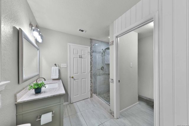 10018 Amberg Path, Helotes, TX 78023