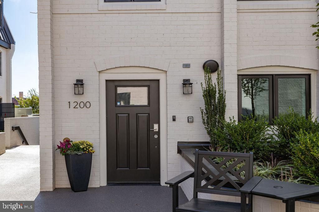 1200 ETON CT NW, Washington, DC 20007