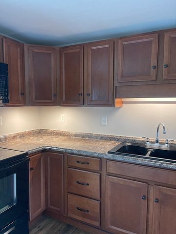 198 North End Road, Townsend, MA 01469