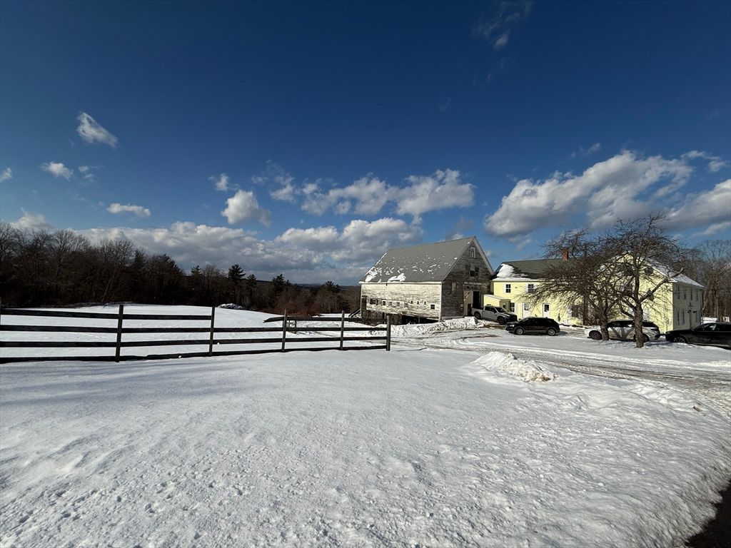 198 North End Road, Townsend, MA 01469