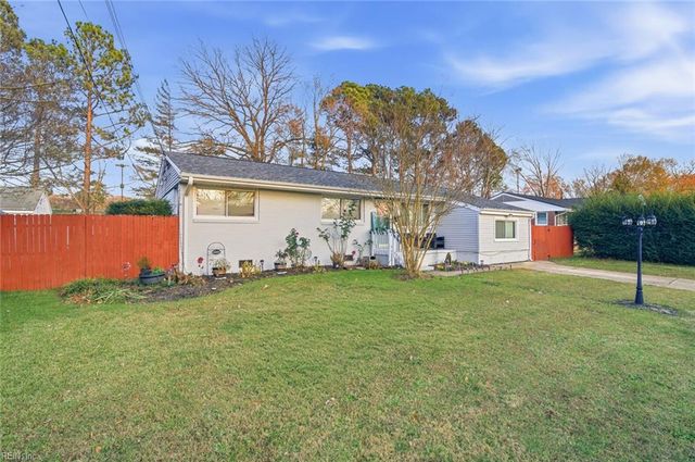 16 Rexford DR, Newport News, VA 23608