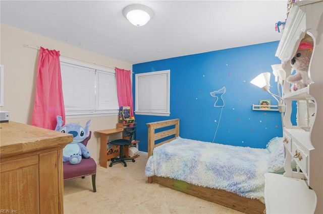 16 Rexford DR, Newport News, VA 23608