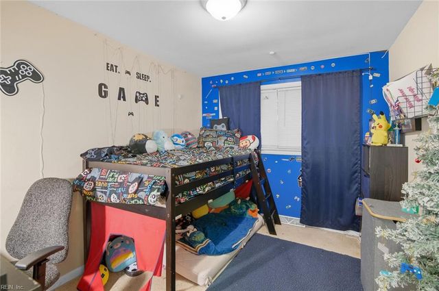 16 Rexford DR, Newport News, VA 23608