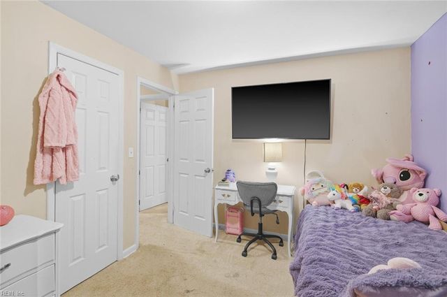 16 Rexford DR, Newport News, VA 23608