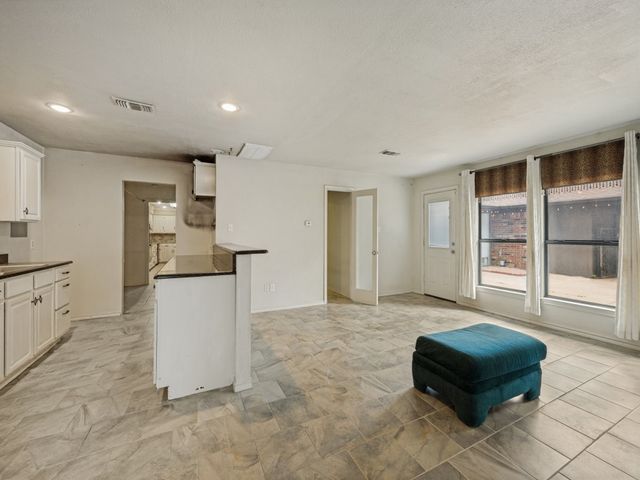 1404 Paisley Drive, Arlington, TX 76015