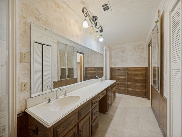 1404 Paisley Drive, Arlington, TX 76015