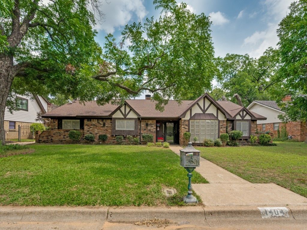 1404 Paisley Drive, Arlington, TX 76015