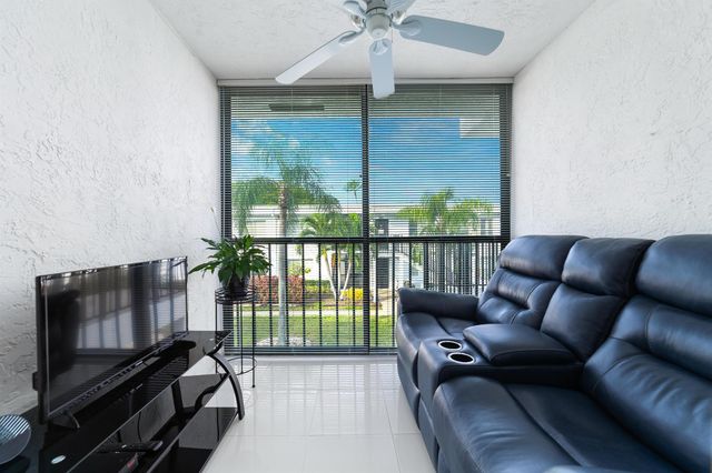 14897 Bal Moral Lane 206, Delray Beach, FL 33446
