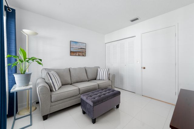 14897 Bal Moral Lane 206, Delray Beach, FL 33446