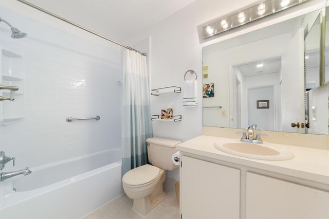 14897 Bal Moral Lane 206, Delray Beach, FL 33446