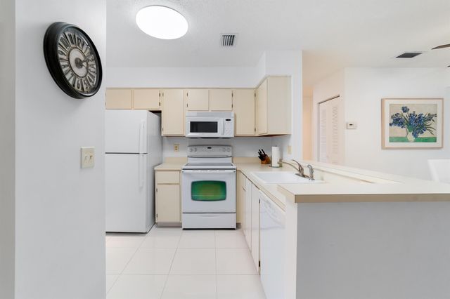 14897 Bal Moral Lane 206, Delray Beach, FL 33446