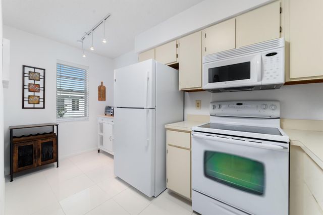 14897 Bal Moral Lane 206, Delray Beach, FL 33446