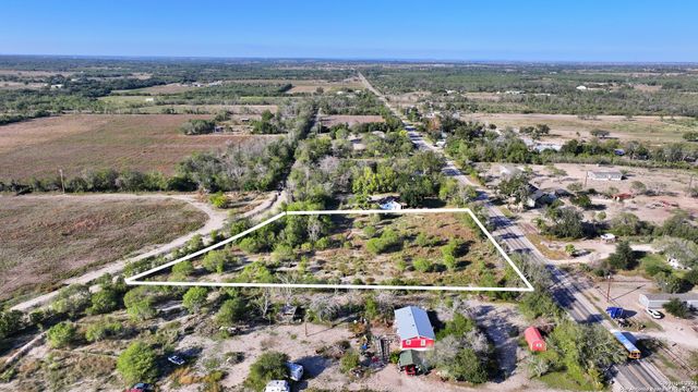 19424 Fm 471, Natalia, TX 78059