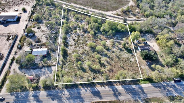 19424 Fm 471, Natalia, TX 78059