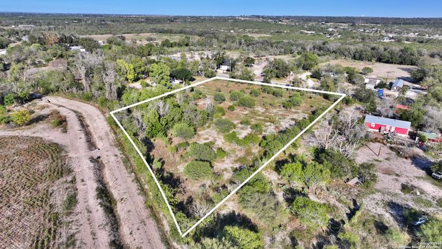 19424 Fm 471, Natalia, TX 78059