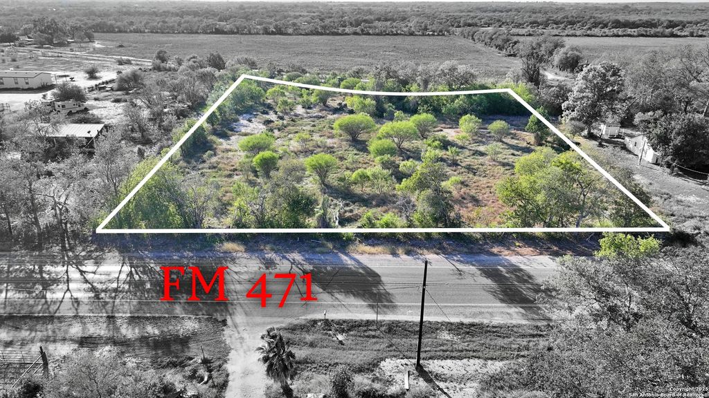 19424 Fm 471, Natalia, TX 78059