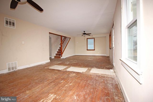 1002 BEVERLY RD, Burlington, NJ 08016