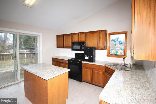 1002 BEVERLY RD, Burlington, NJ 08016