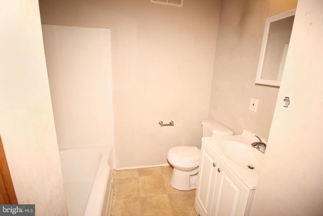 1002 BEVERLY RD, Burlington, NJ 08016