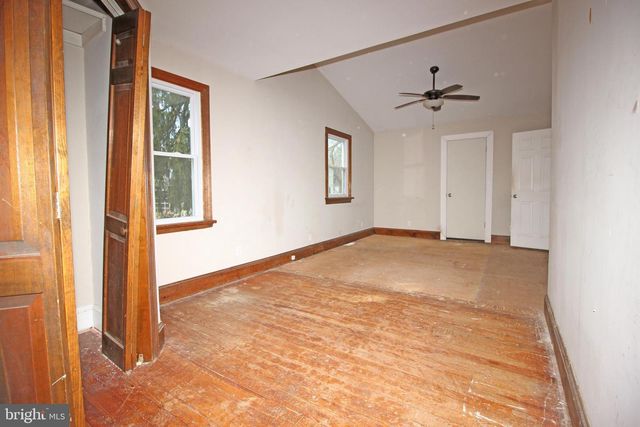 1002 BEVERLY RD, Burlington, NJ 08016