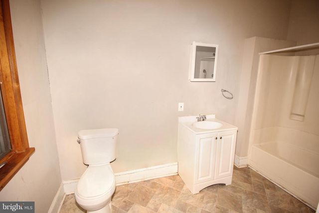 1002 BEVERLY RD, Burlington, NJ 08016