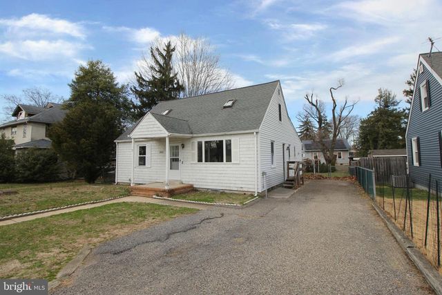 1002 BEVERLY RD, Burlington, NJ 08016