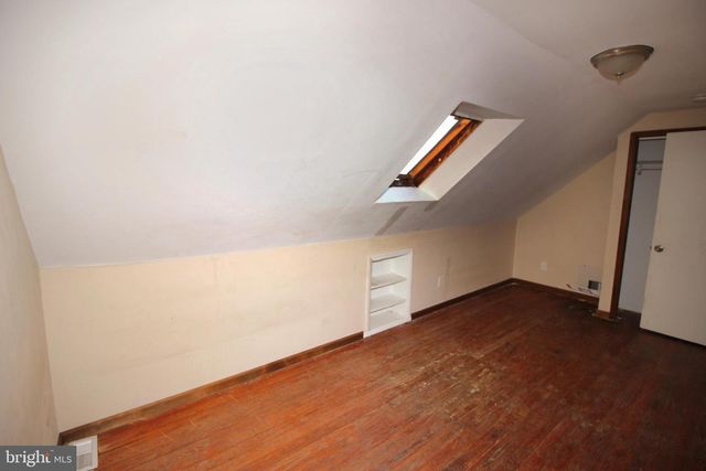 1002 BEVERLY RD, Burlington, NJ 08016