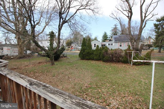 1002 BEVERLY RD, Burlington, NJ 08016