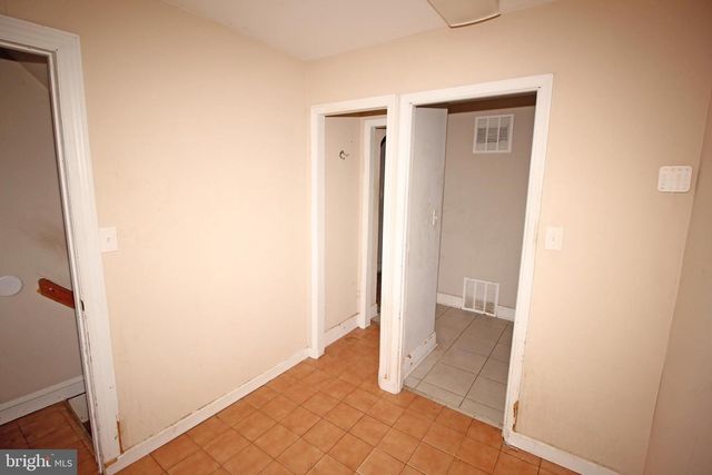 1002 BEVERLY RD, Burlington, NJ 08016