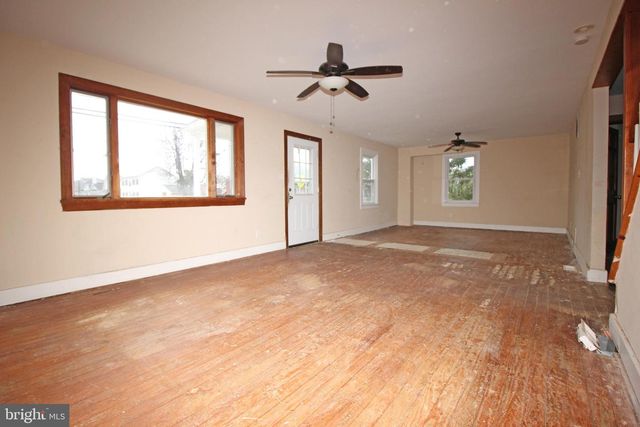 1002 BEVERLY RD, Burlington, NJ 08016