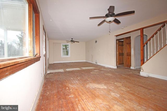 1002 BEVERLY RD, Burlington, NJ 08016