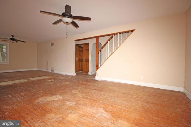 1002 BEVERLY RD, Burlington, NJ 08016