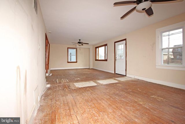 1002 BEVERLY RD, Burlington, NJ 08016